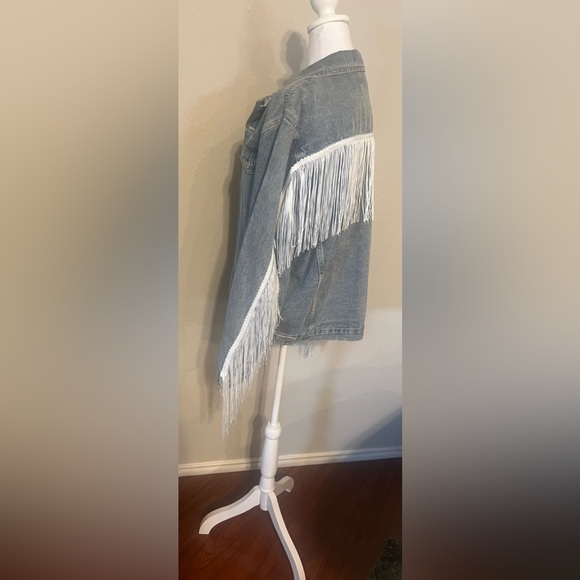 *NEW* Oversized Fringe Denim Jacket Size Large - Picture 16 of 16